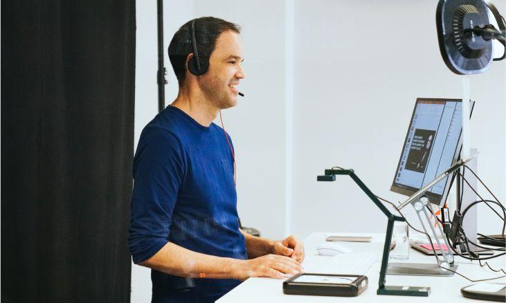 Brainbirds Trainer Andy Weber im Brainbirds Studio